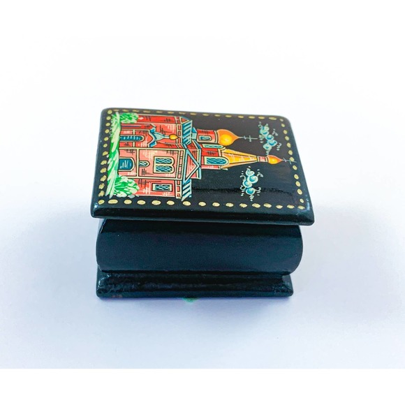 Vintage Black Lacquer Russian Folk Art Wooden Box - Size for Pills or Rings - Picture 5 of 10